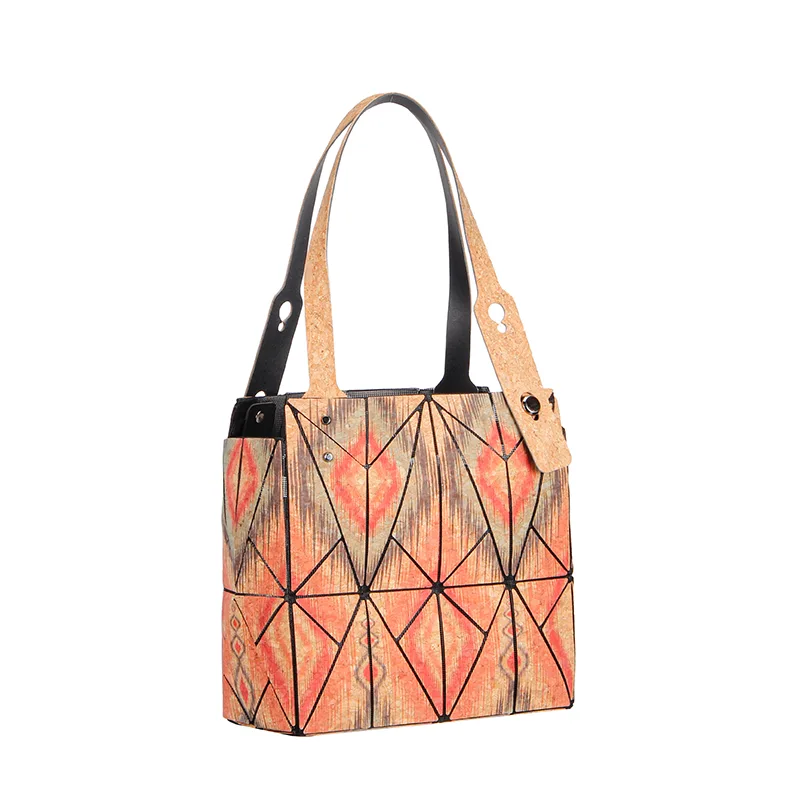 Modische strukturierte Handtasche aus weichem Kork